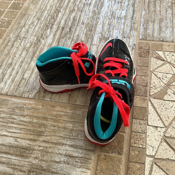 Black LeBron High tops - Picture 3 of 5